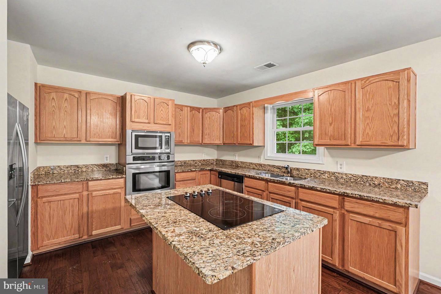 8531 Livingston Ct Property Photo 10