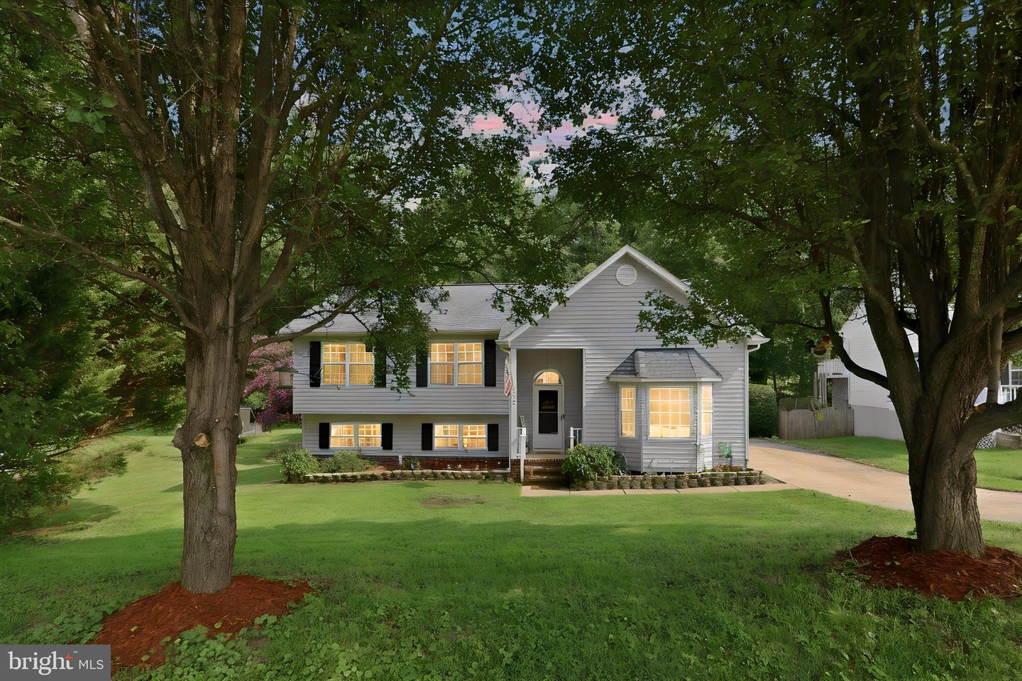 7422 Laura Ln Property Photo 1