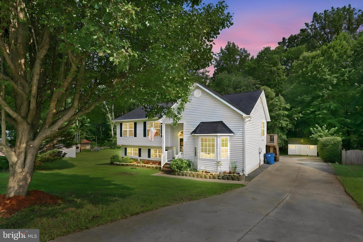 7422 Laura Ln Property Photo 3