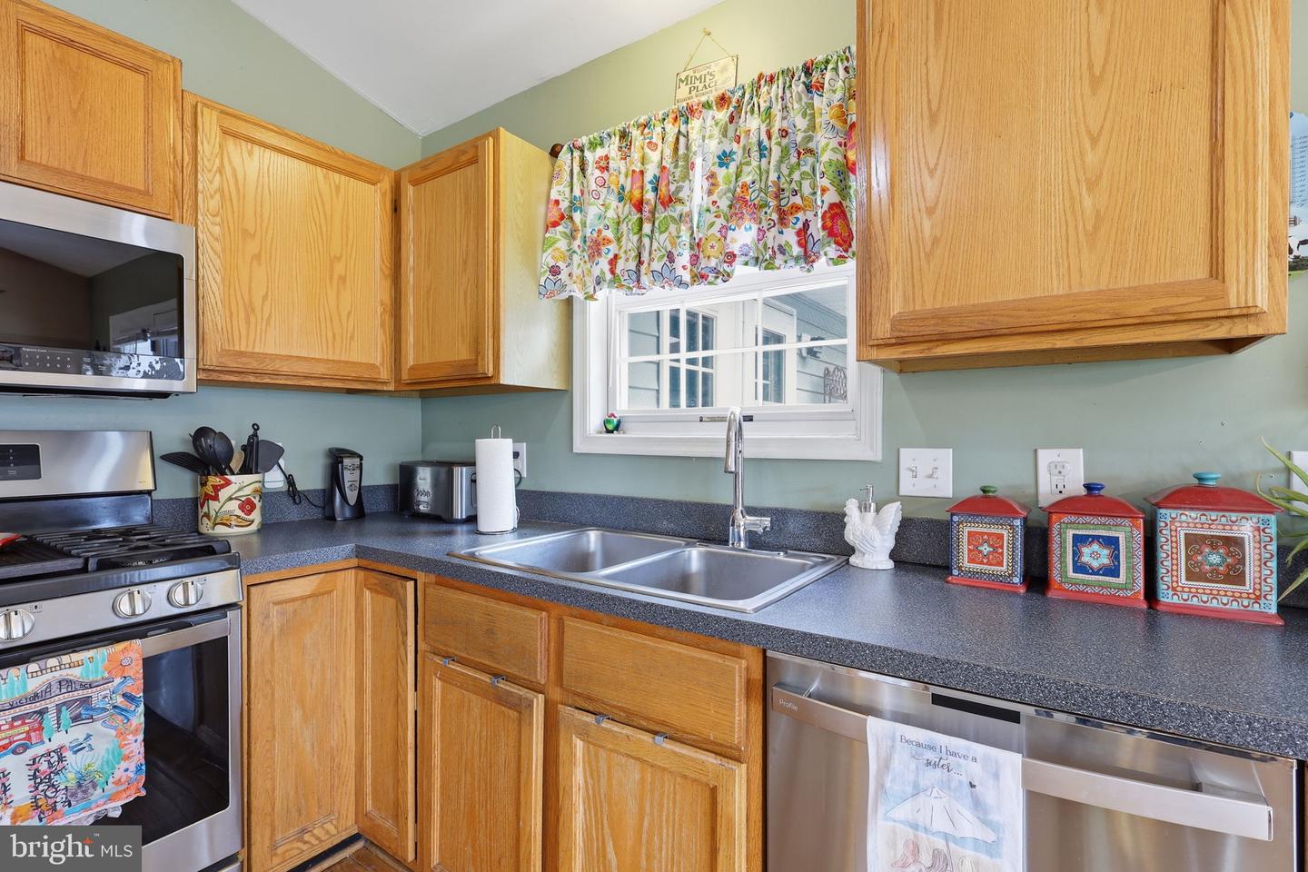 7422 Laura Ln Property Photo 8