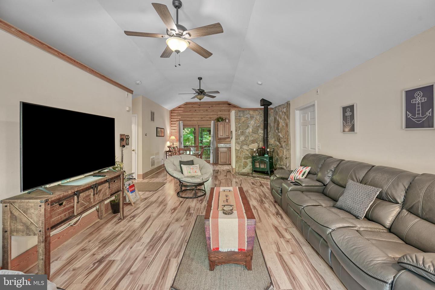 3409 Hidaway Ct Property Photo 5