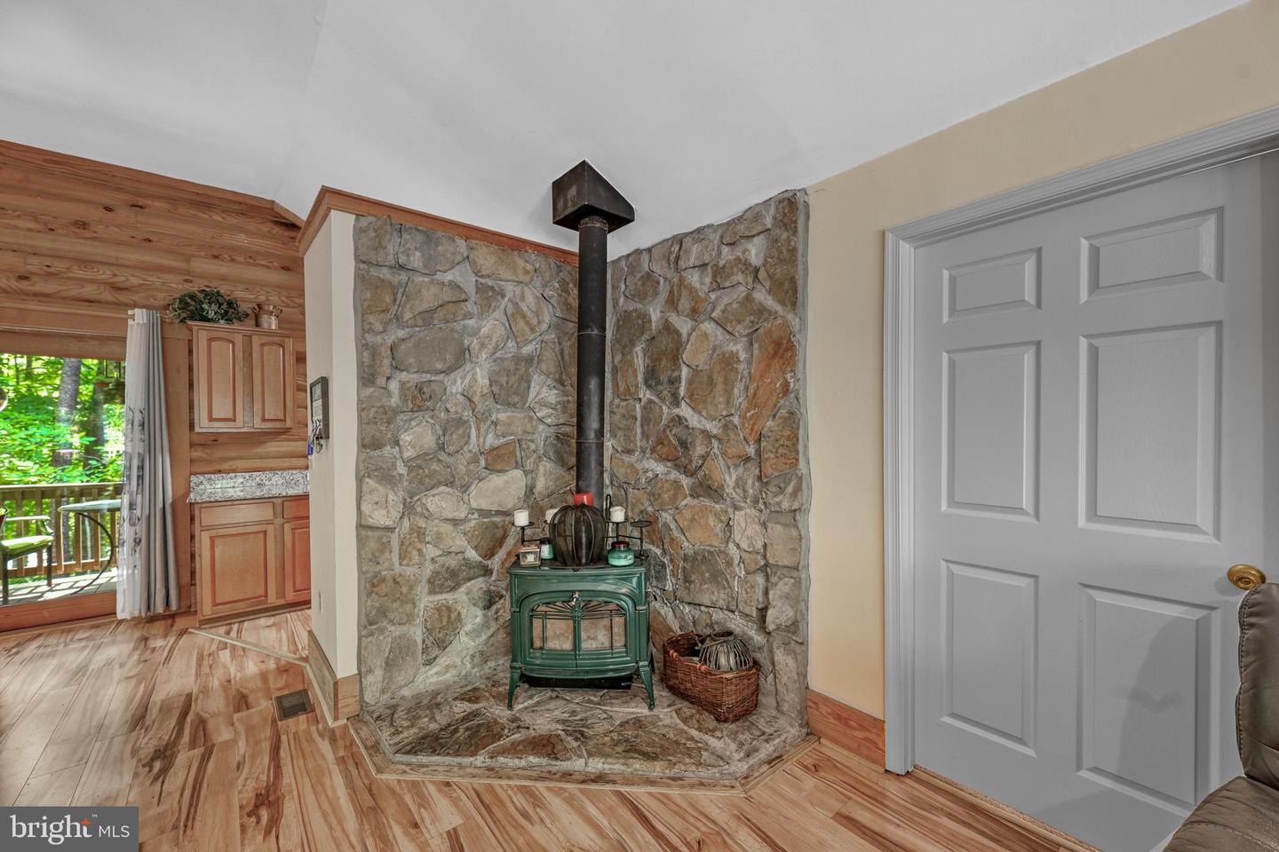 3409 Hidaway Ct Property Photo 6
