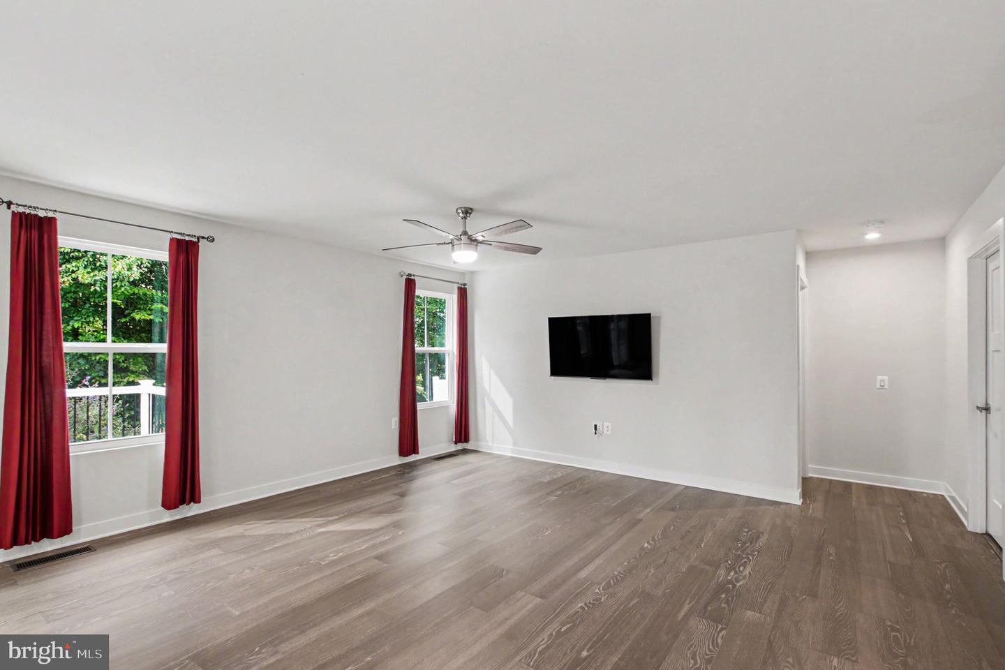 8914 Penrith Dr Property Photo 4