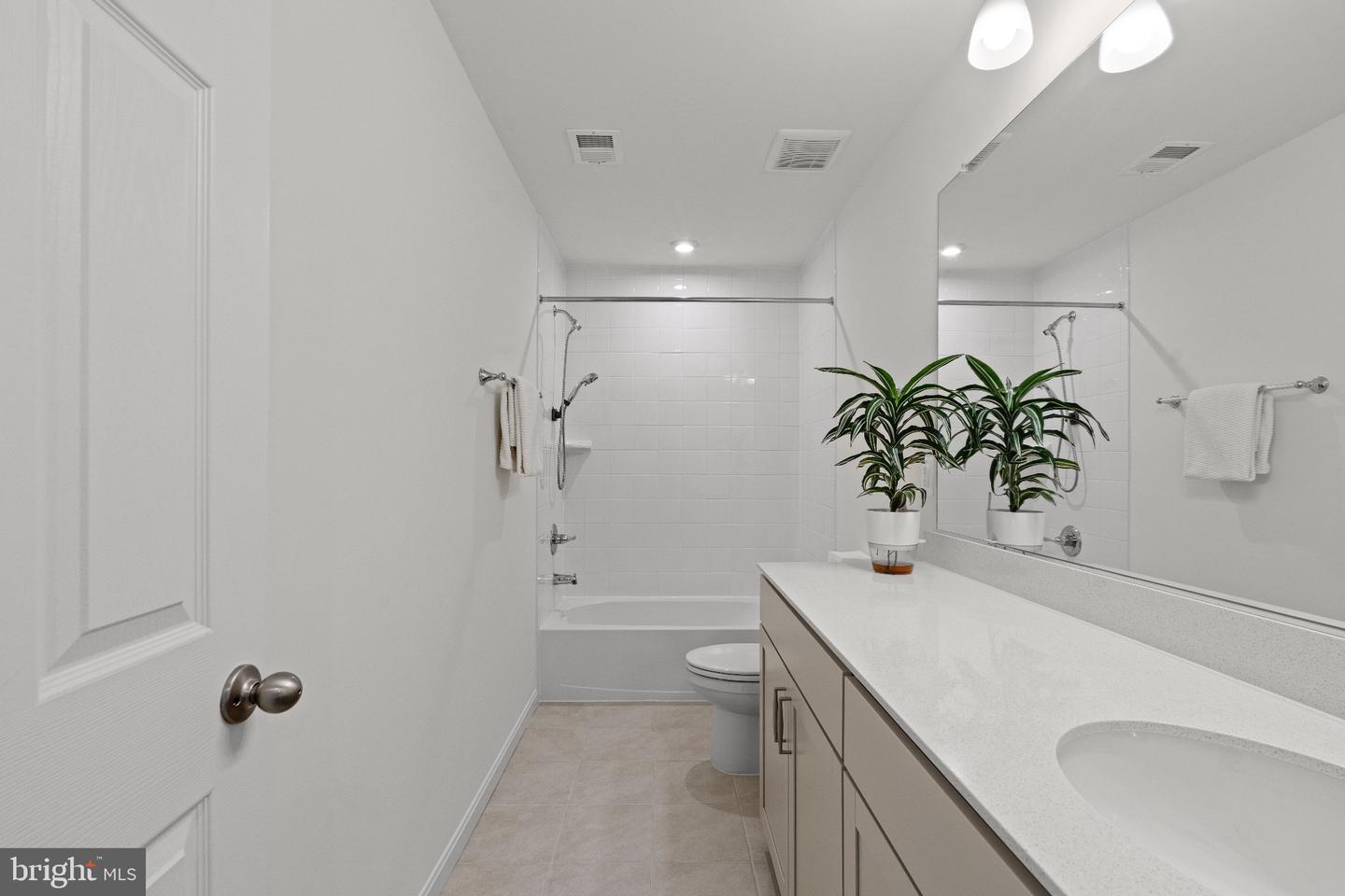 8539 Fleetwood Dr Property Photo 16
