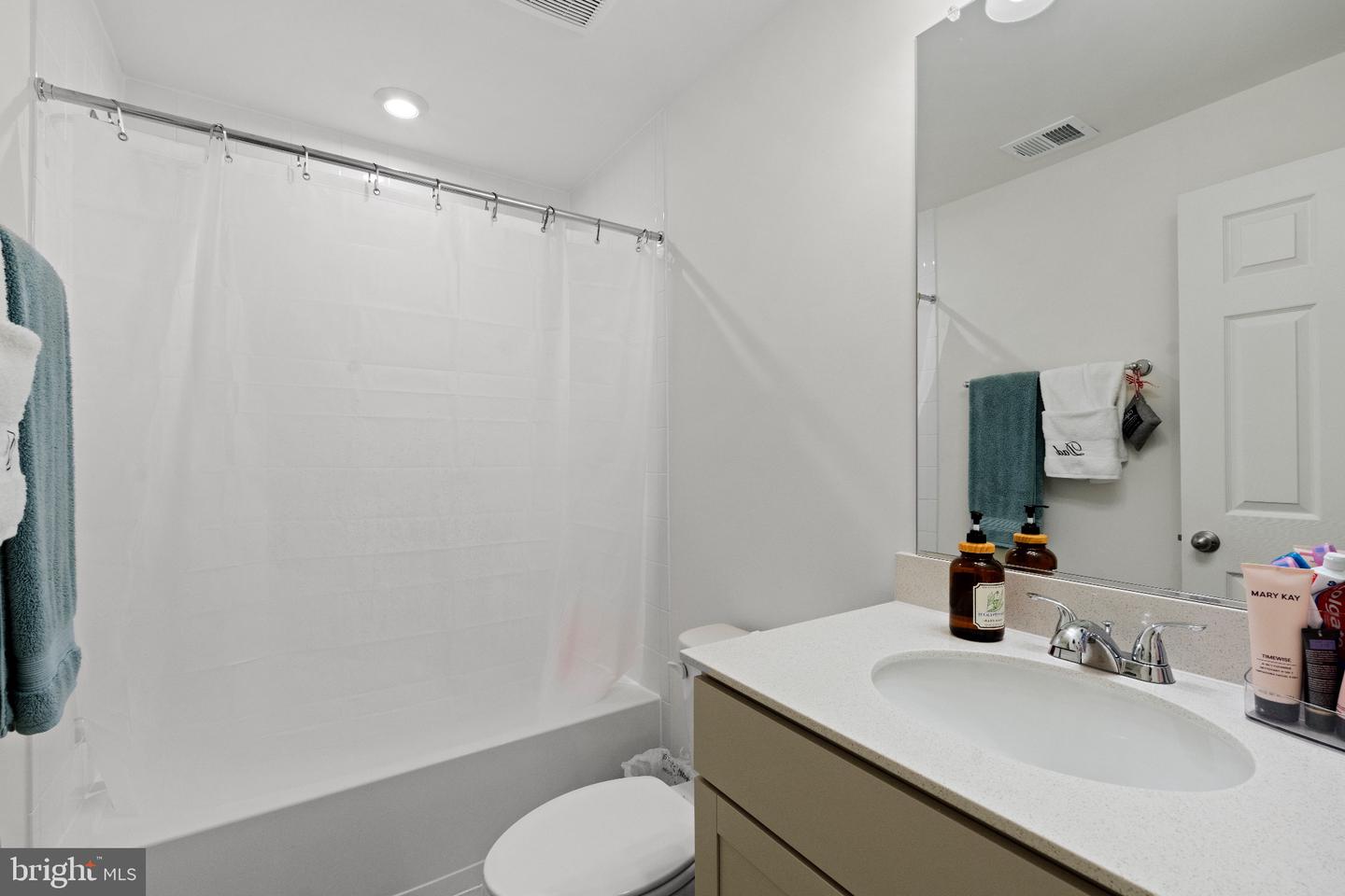 8539 Fleetwood Dr Property Photo 37