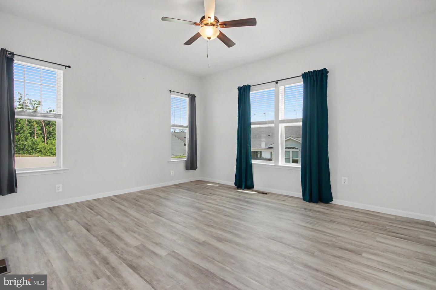 7515 Oakham Dr Property Photo 2