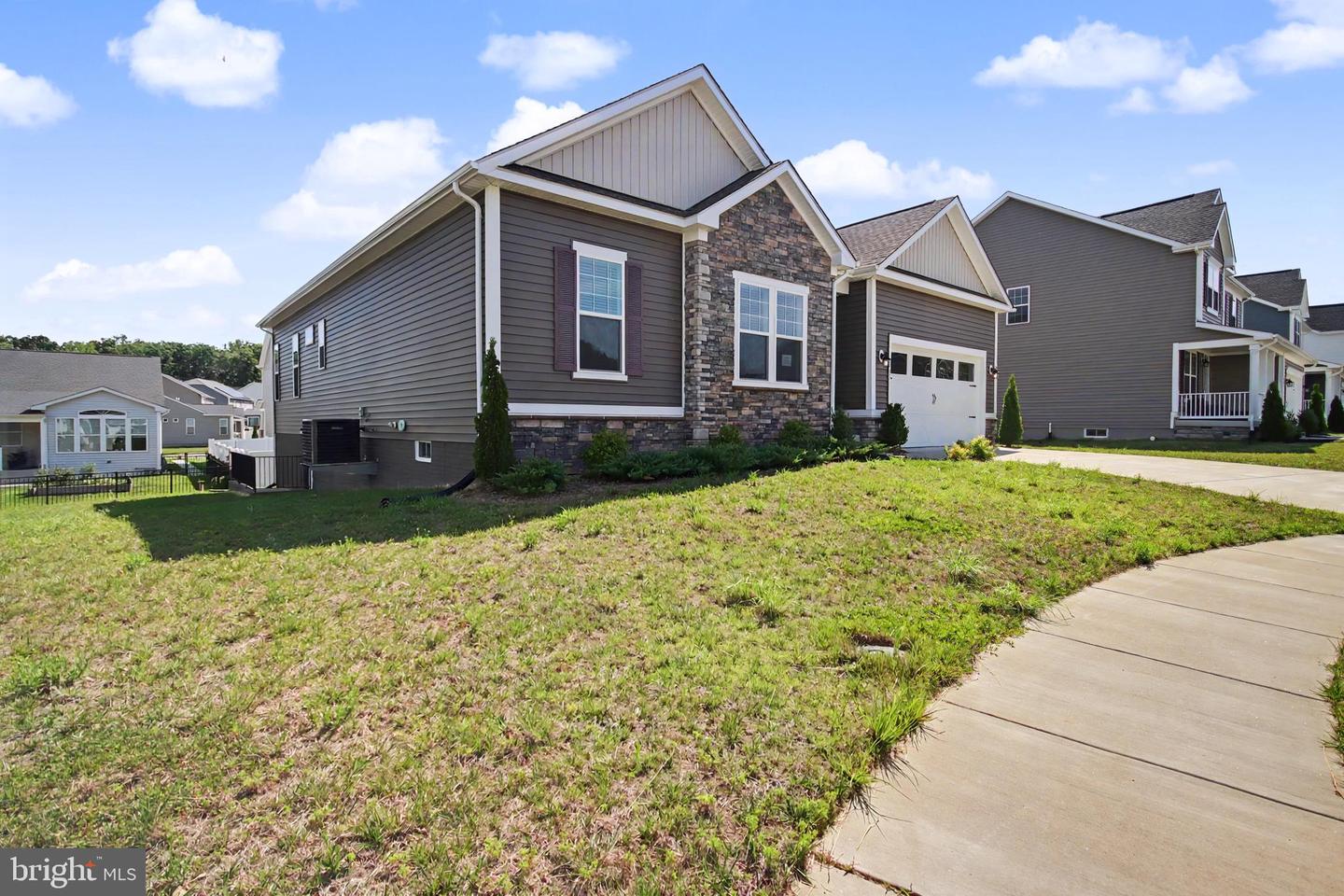 7515 Oakham Dr Property Photo 23