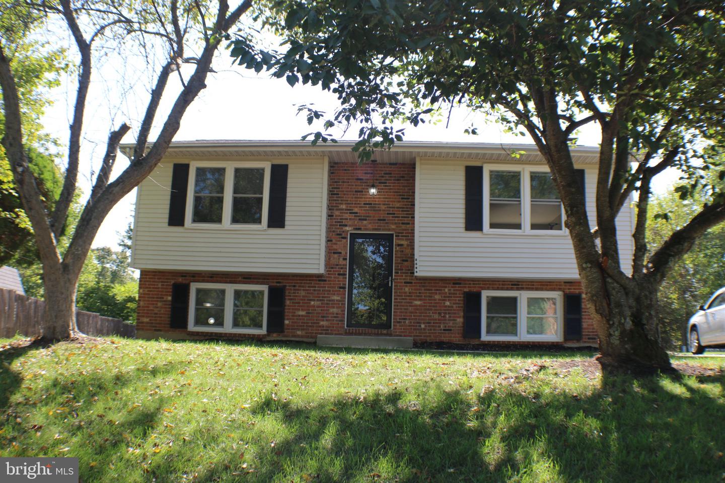 5077 MACNAMARA DR Property Photo 1