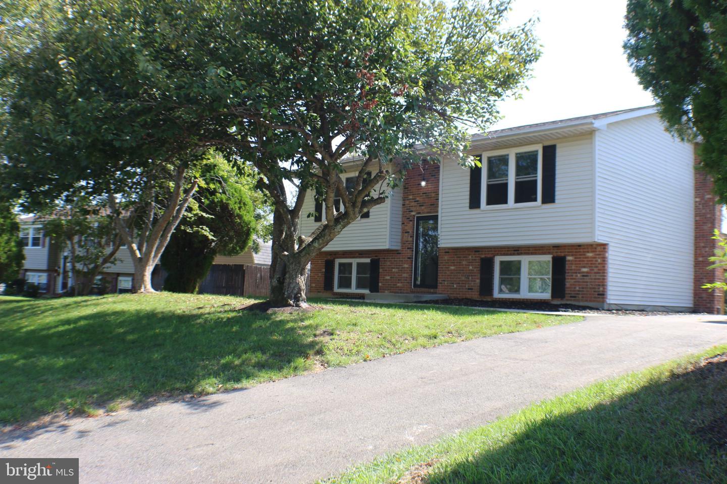 5077 Macnamara Dr Property Photo 2
