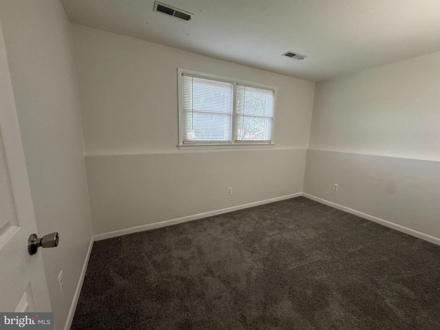5077 Macnamara Dr Property Photo 17