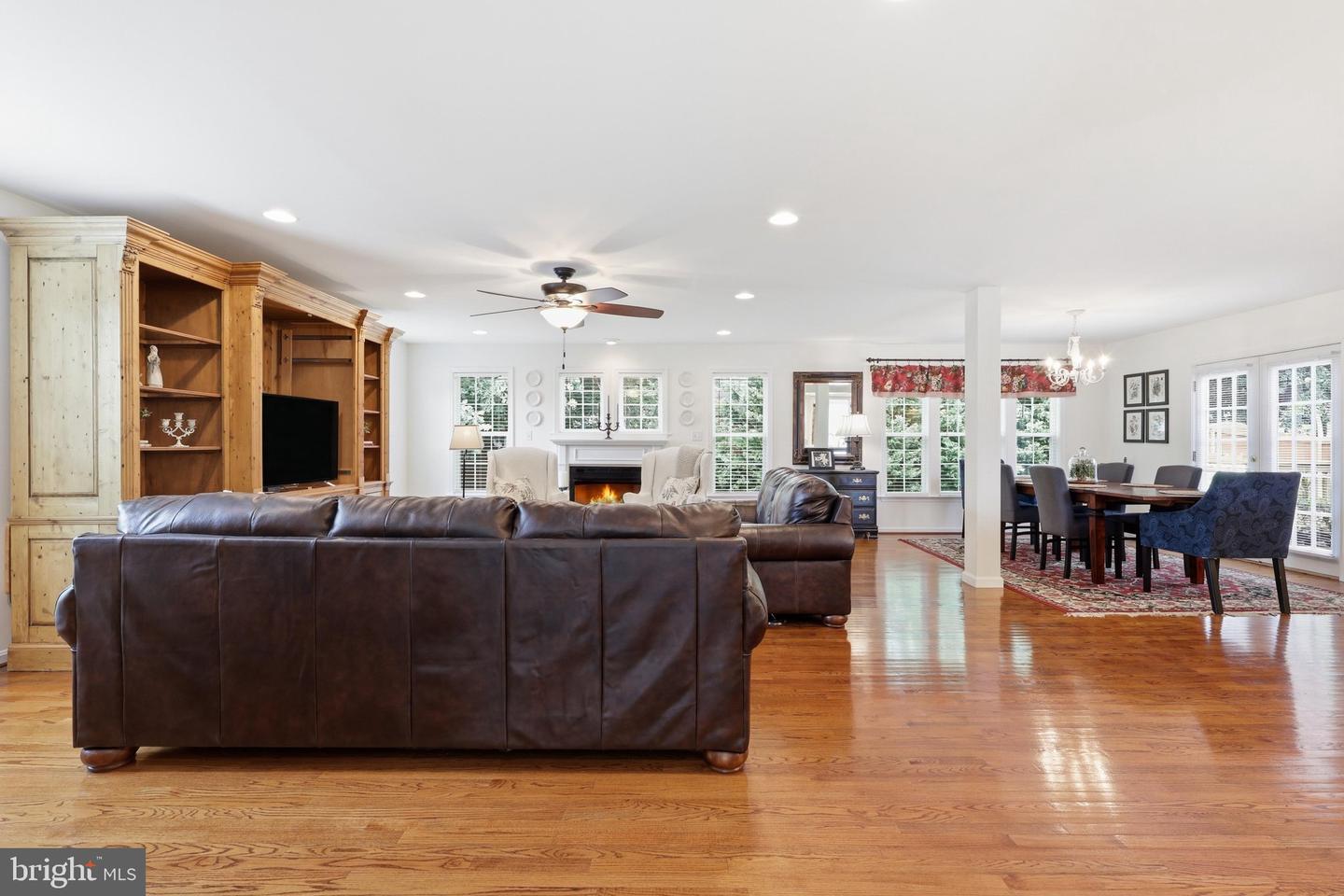 11728 Hoover Ln Property Photo 14
