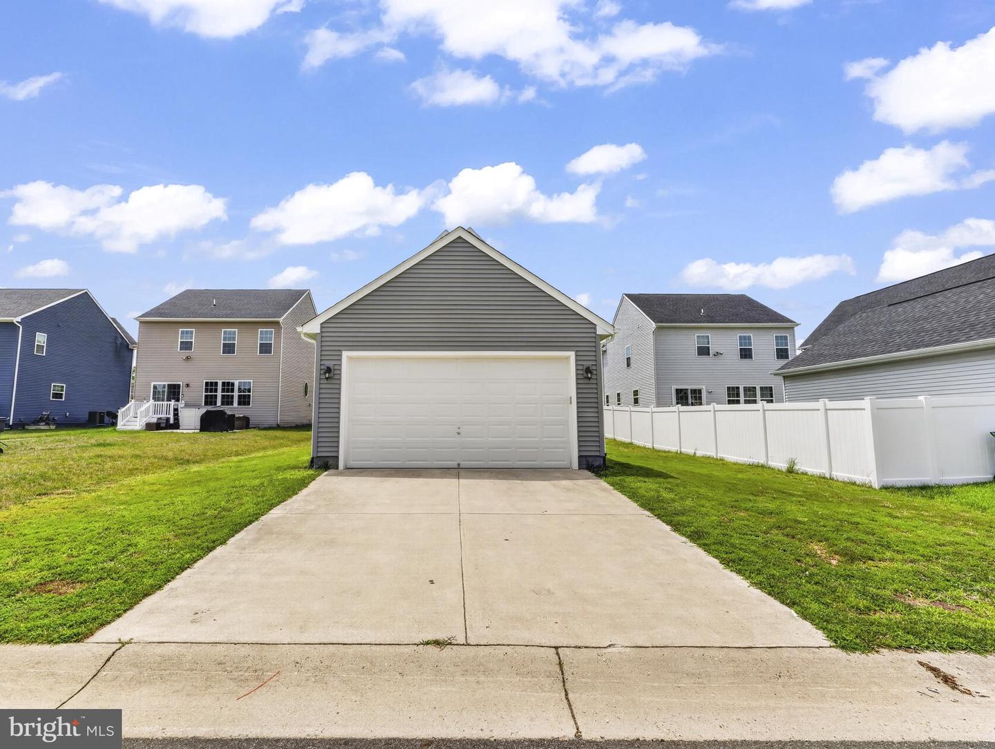 6611 Shelton Ln Property Photo 12