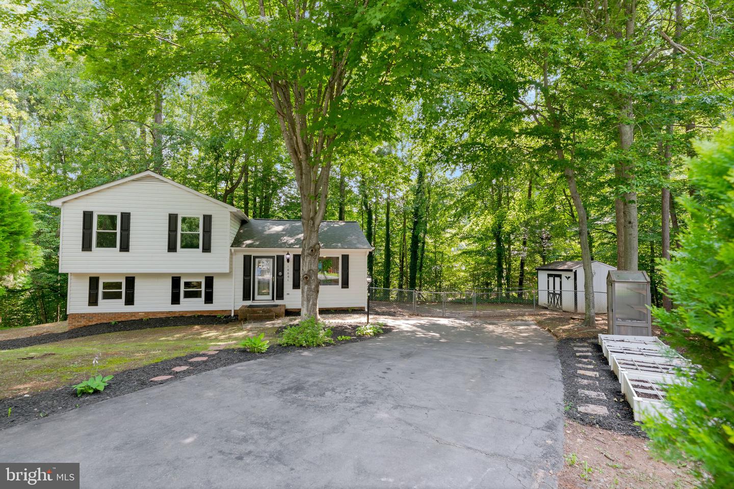 10001 Knotty Pine Ct Property Photo 3