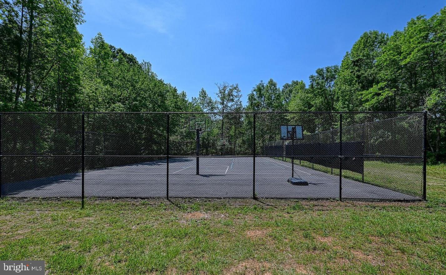 5304 Wyndemere Cir Property Photo 48