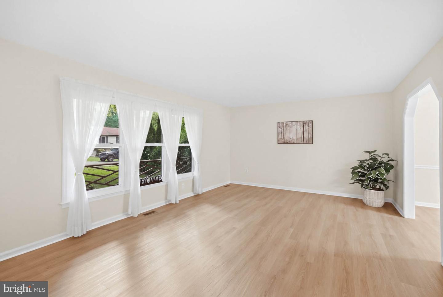 10703 Bradford St Property Photo 6