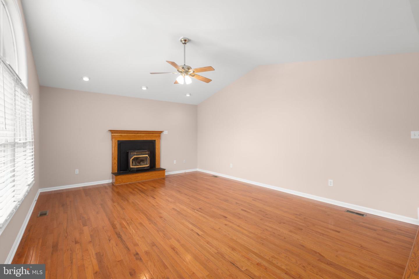 9903 Woodburn Ct Property Photo 12