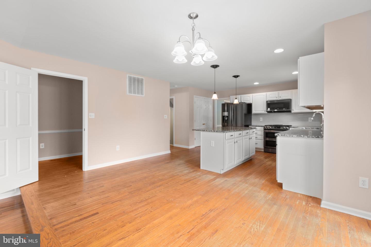 9903 Woodburn Ct Property Photo 17