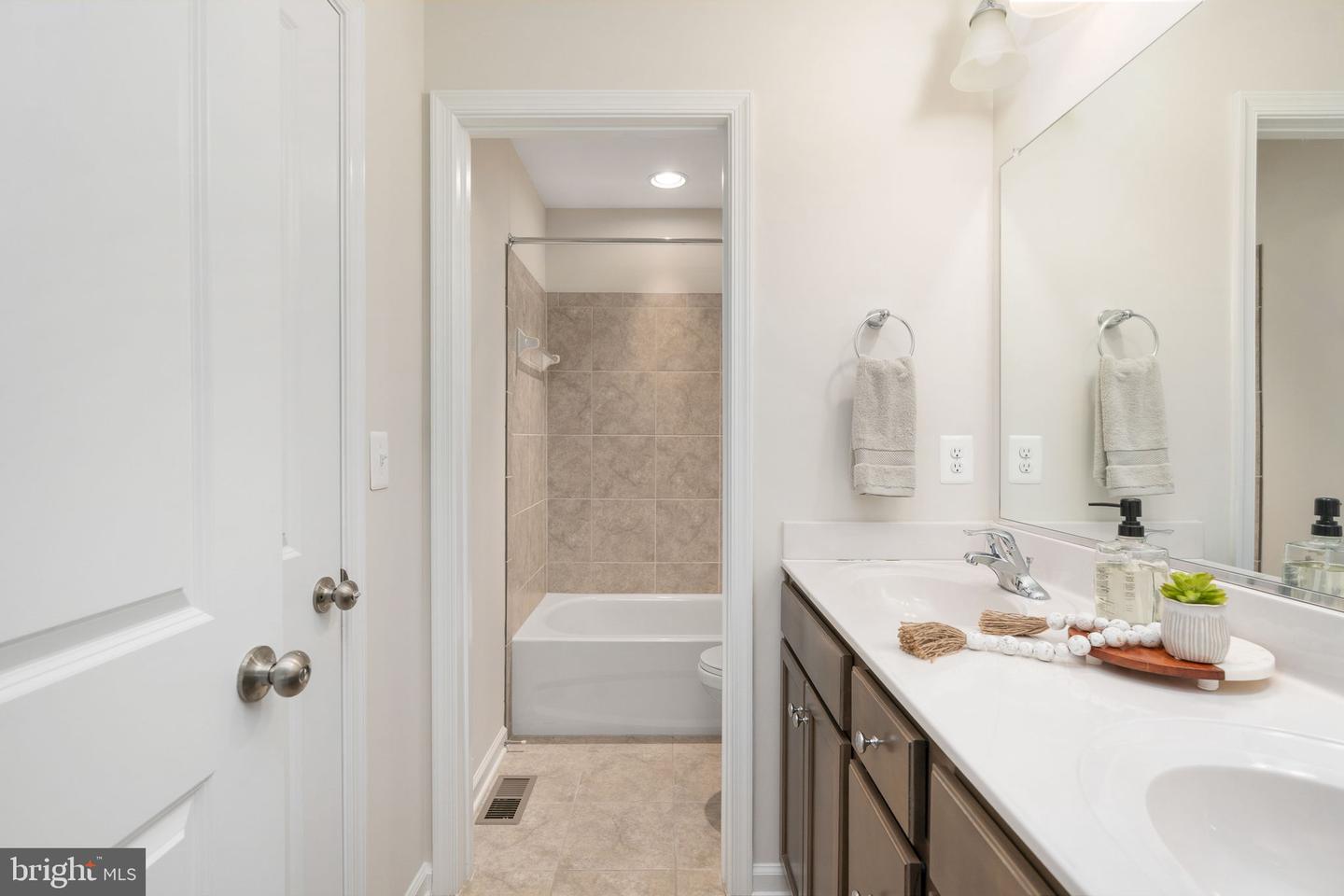 10602 Springvale Ln Property Photo 40