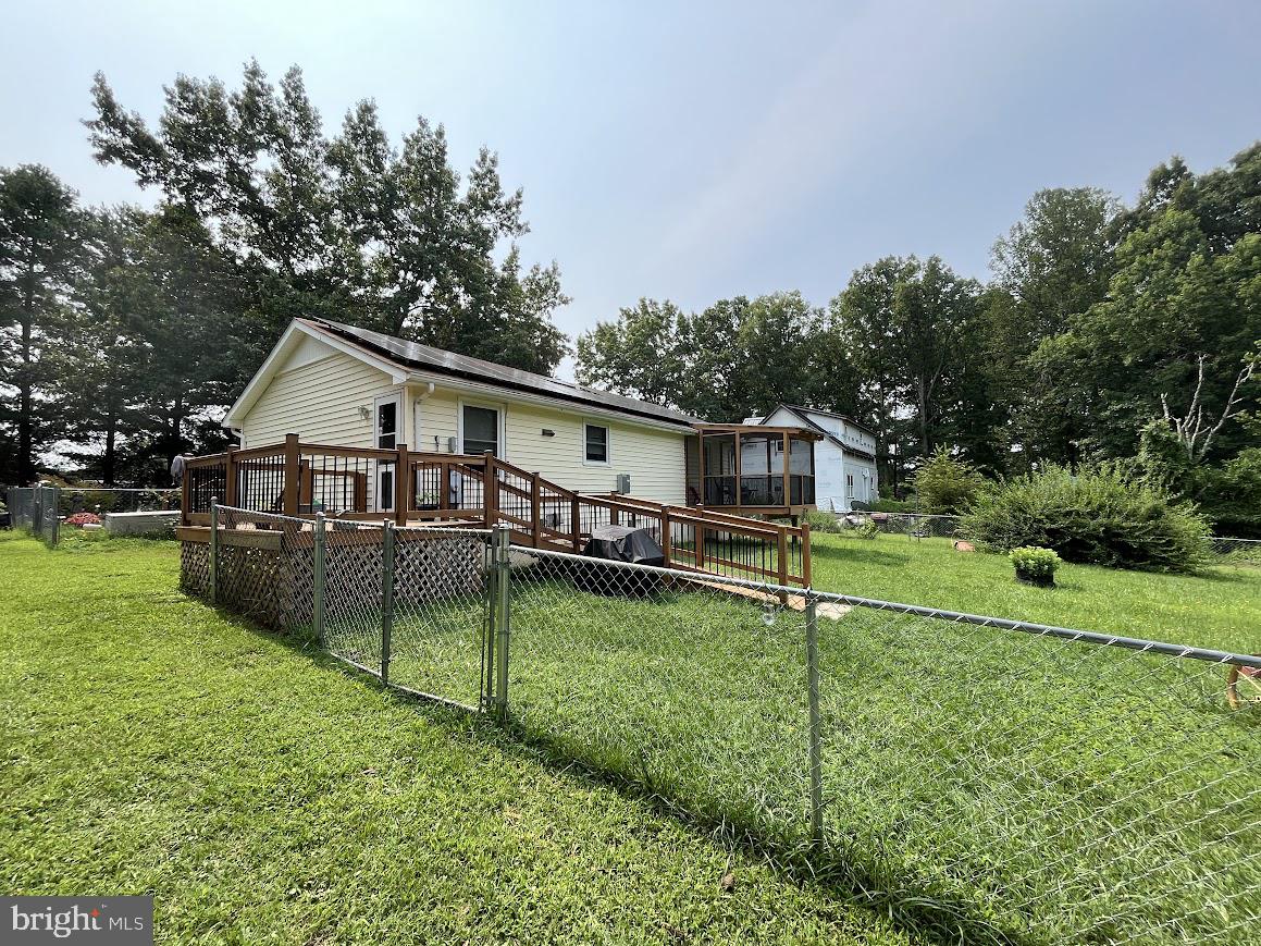 8904 Jennings Ln Property Photo 3