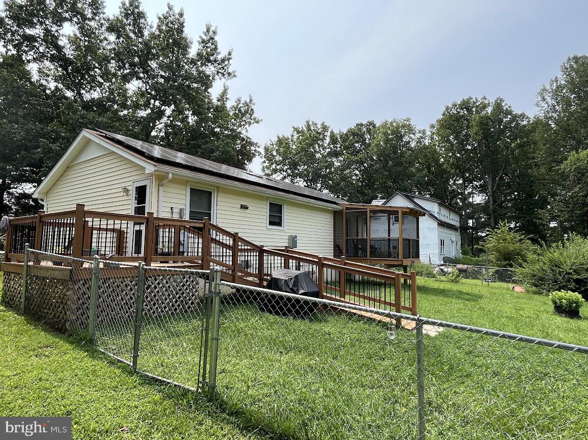 8904 Jennings Ln Property Photo 4