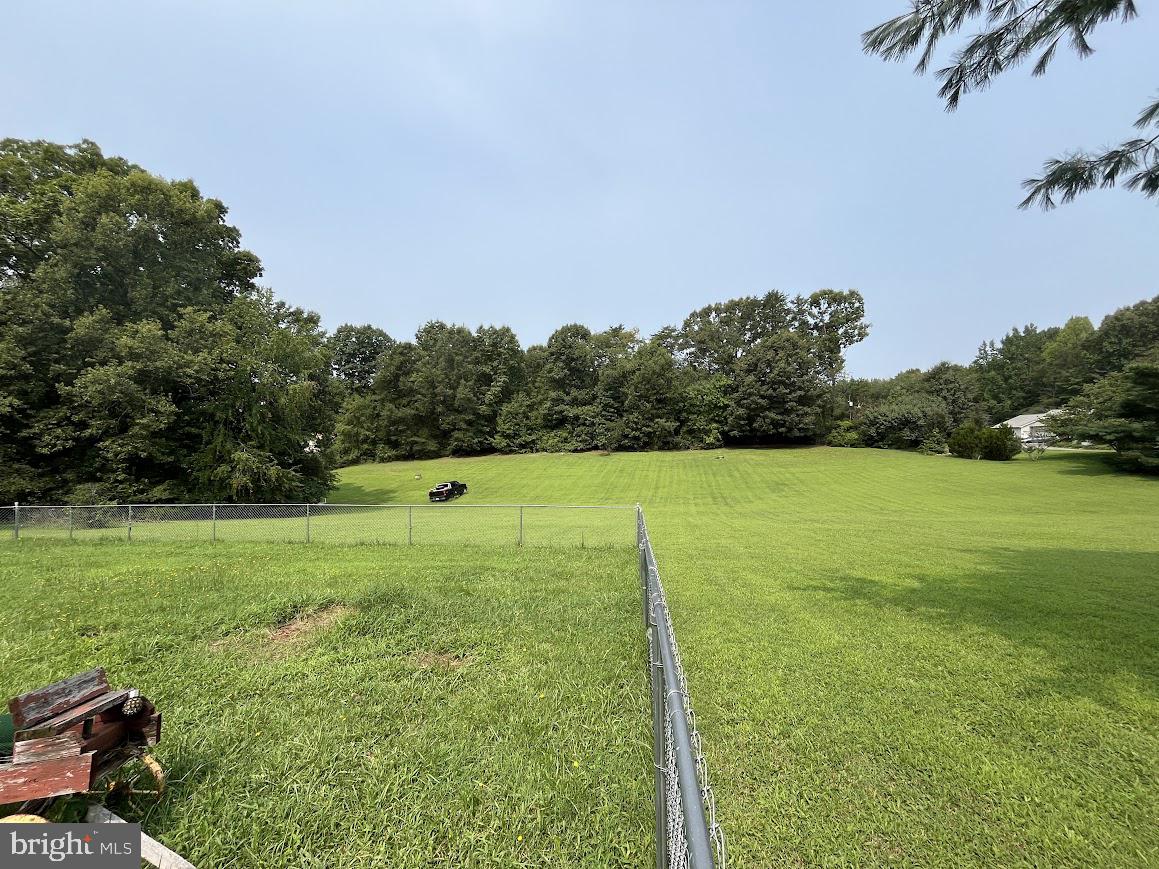8904 Jennings Ln Property Photo 5
