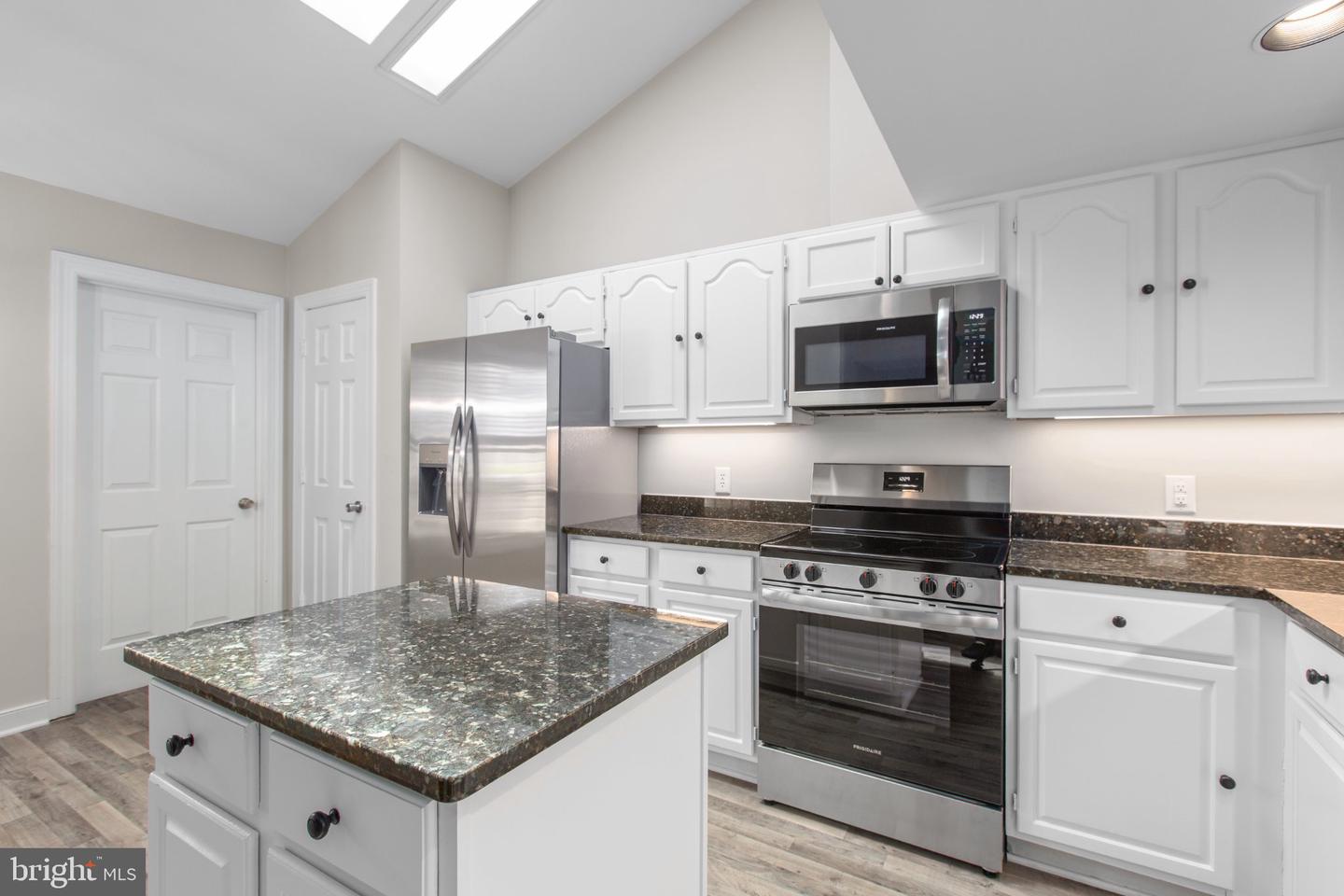 11469 Charleston Ct Property Photo 4