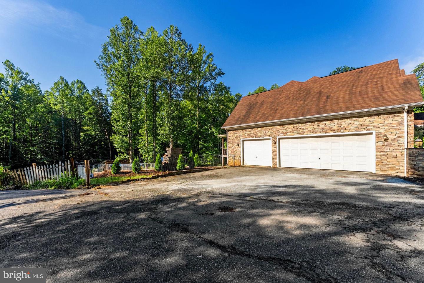 8811 Edgewood Farm Property Photo 3
