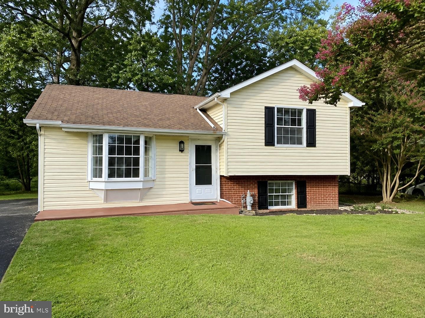 5505 TALLOW ST Property Photo 1