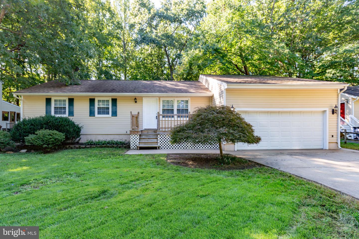 206 HAMPTON DR Property Photo 1