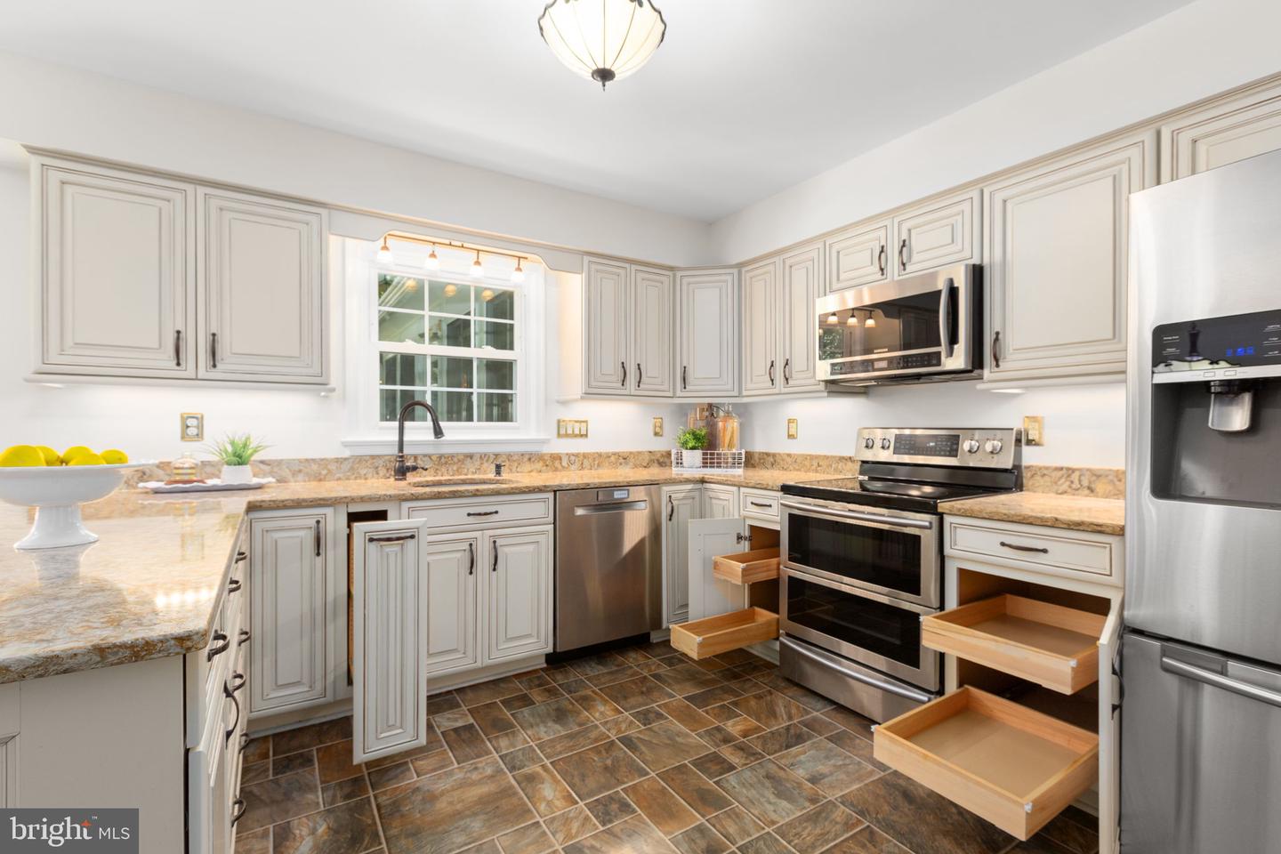 6403 Southridge Ct Property Photo 6