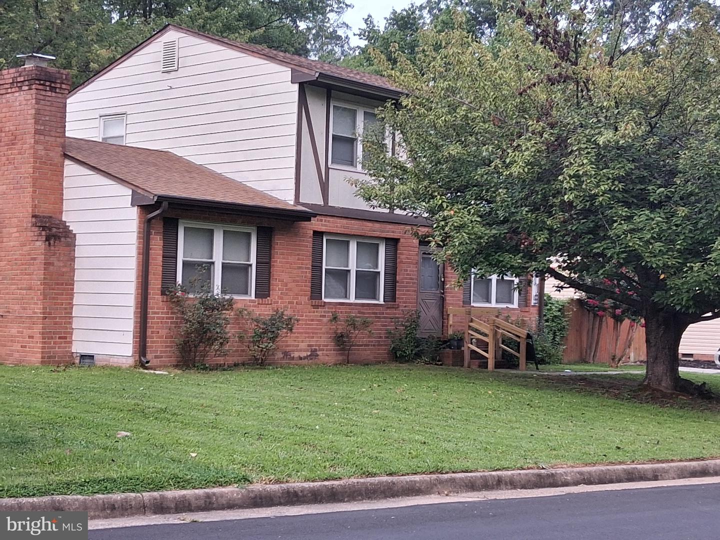 5119 Macnamara Dr Property Photo 1