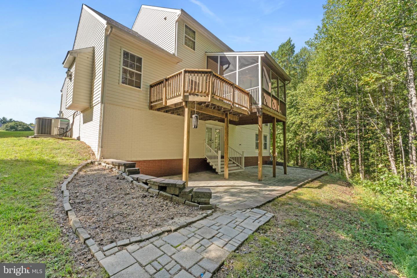 10105 Cotter Ct Property Photo 3