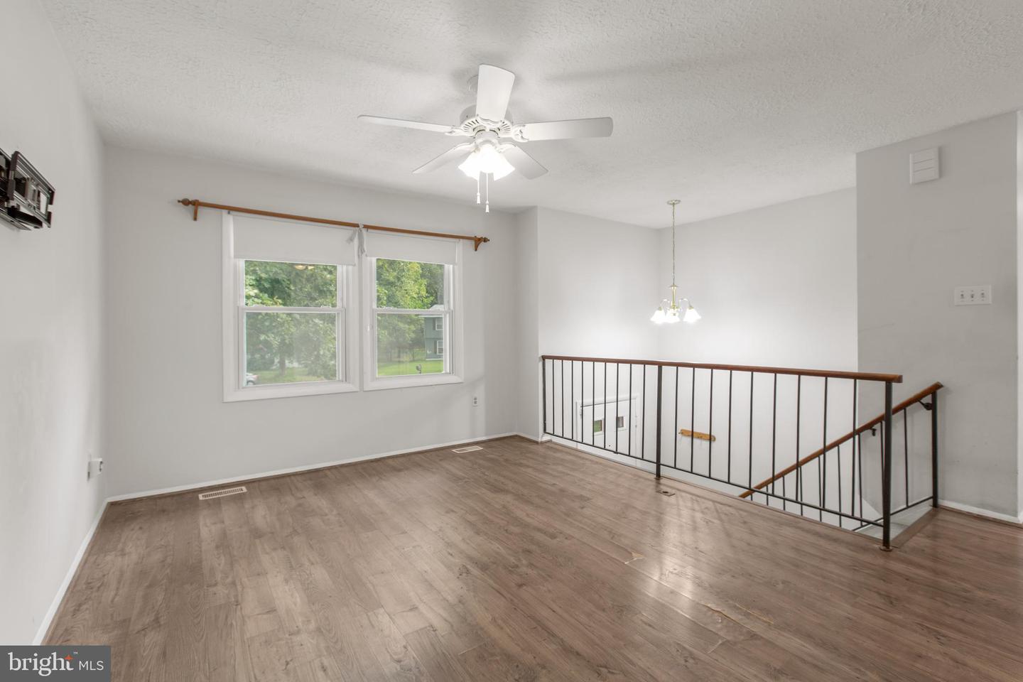 9 Edison Ct Property Photo 2