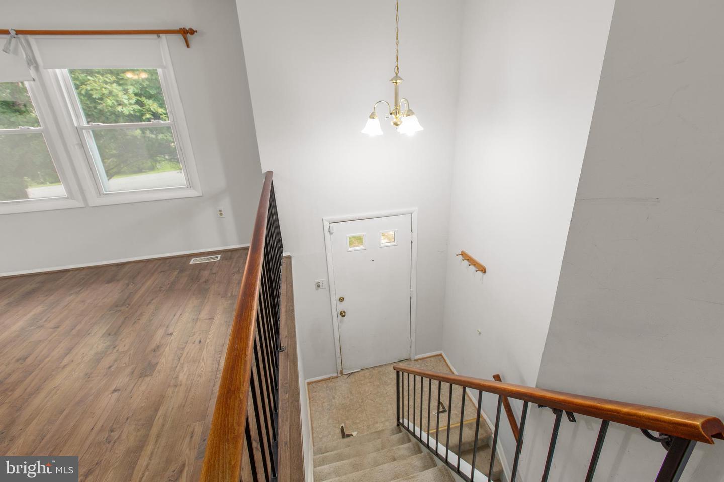 9 Edison Ct Property Photo 4