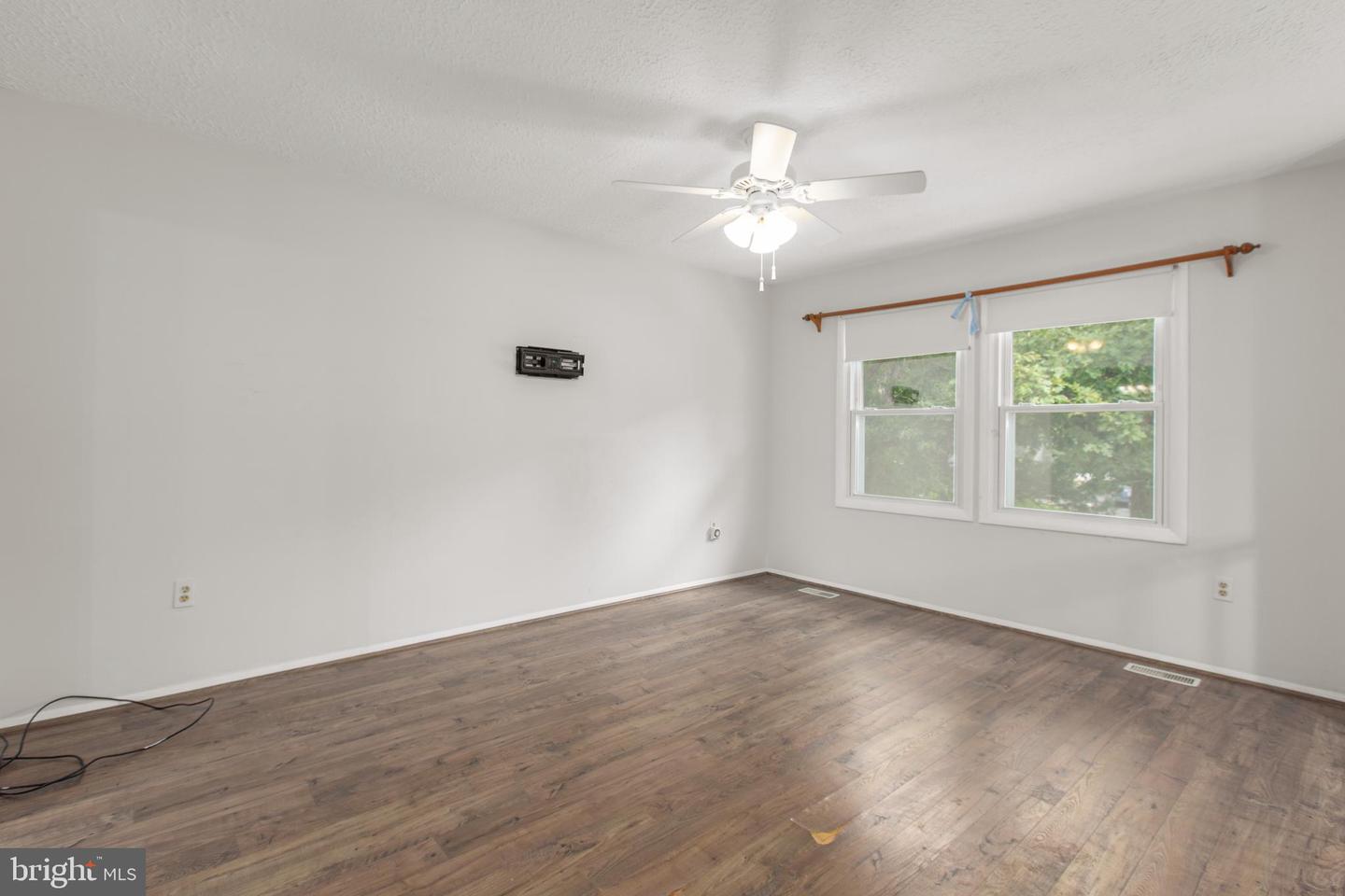 9 Edison Ct Property Photo 5