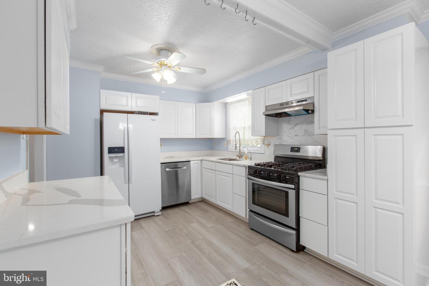 9 Edison Ct Property Photo 10