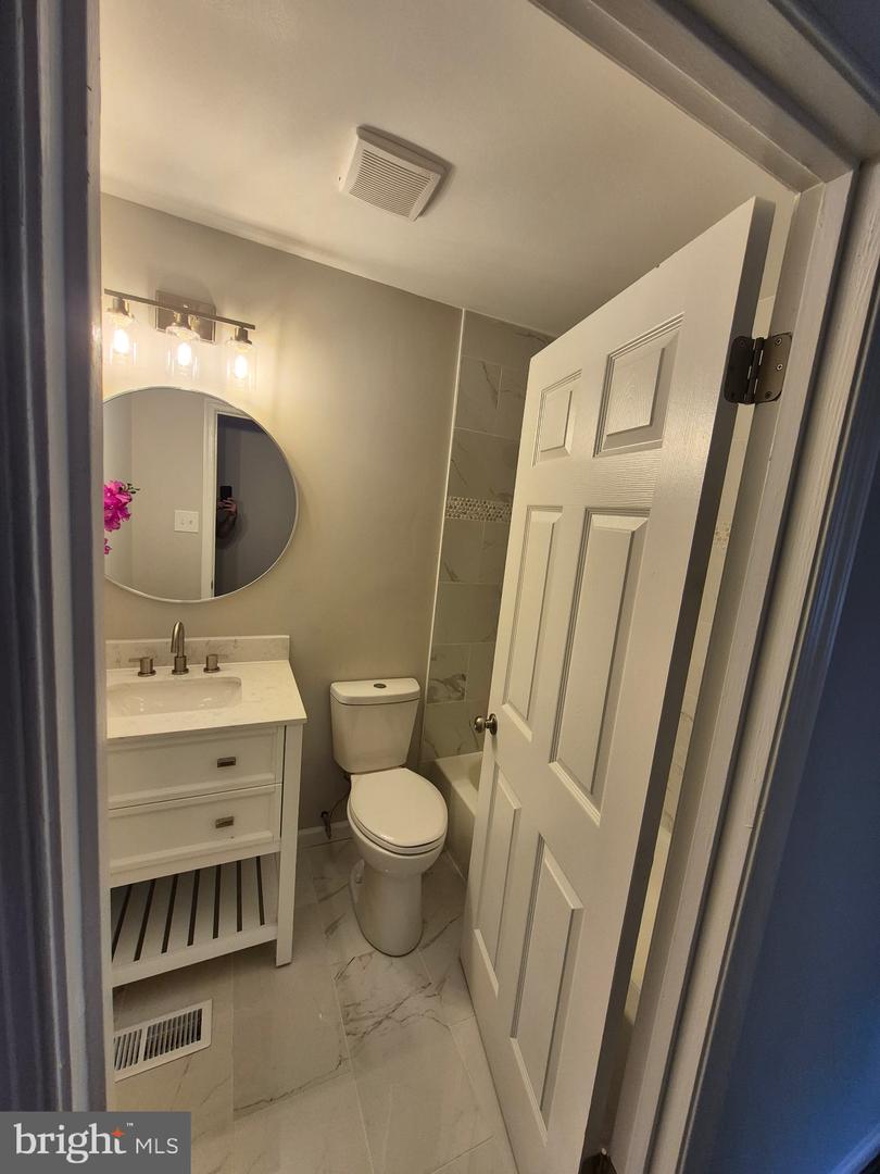 6702 Stansbury Ct Property Photo 14