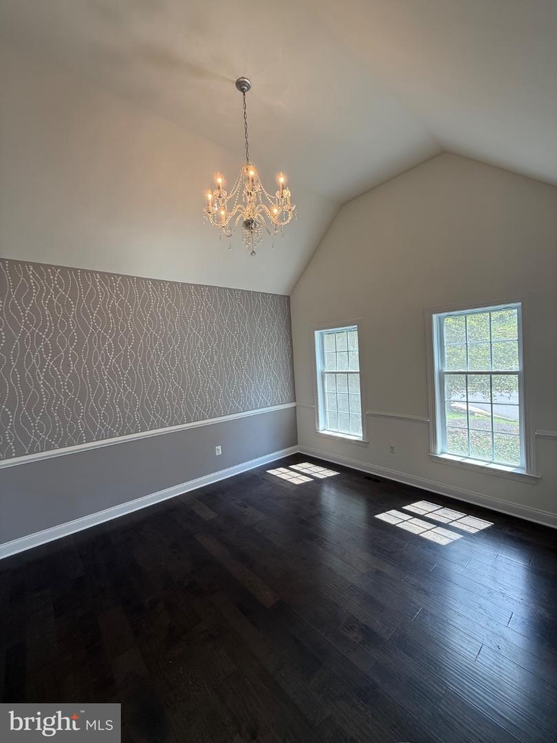 11621 Pine Hollow Ln Property Photo 3