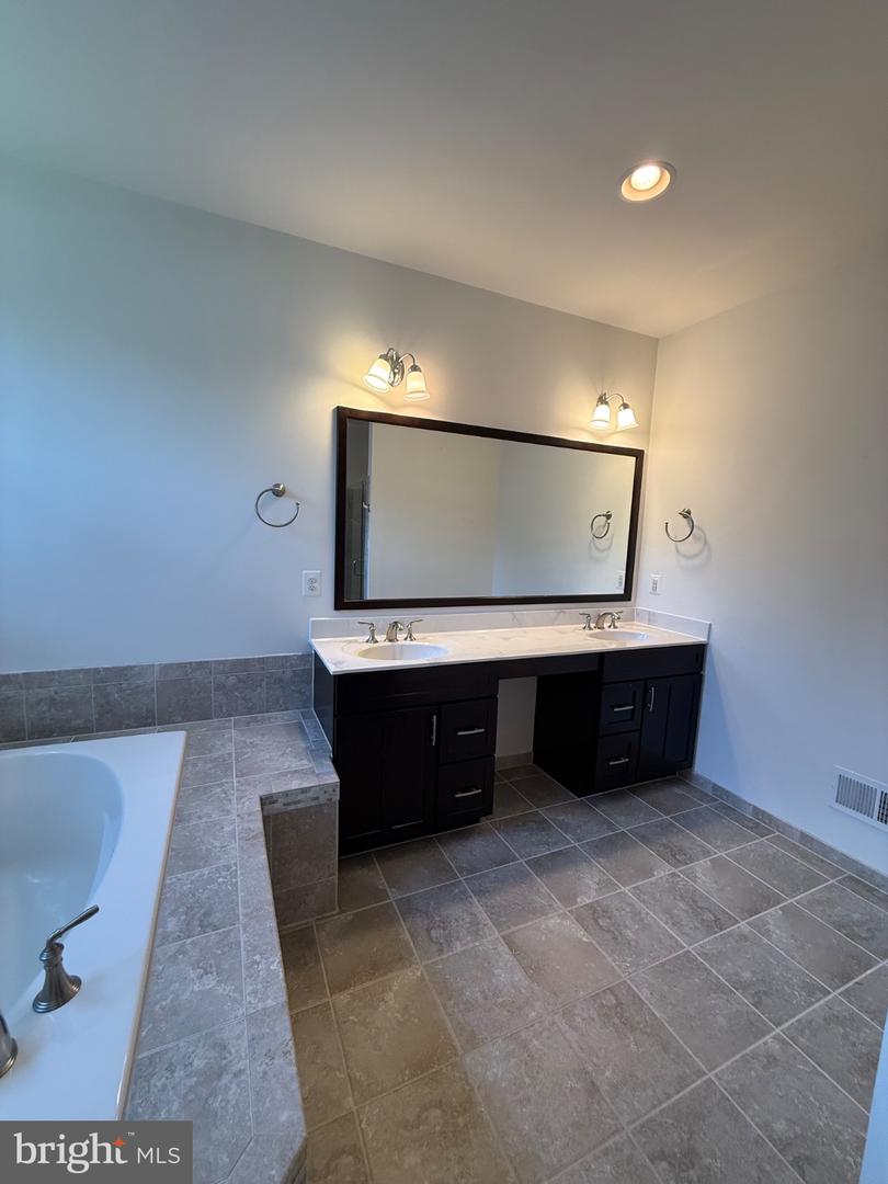 11621 Pine Hollow Ln Property Photo 15
