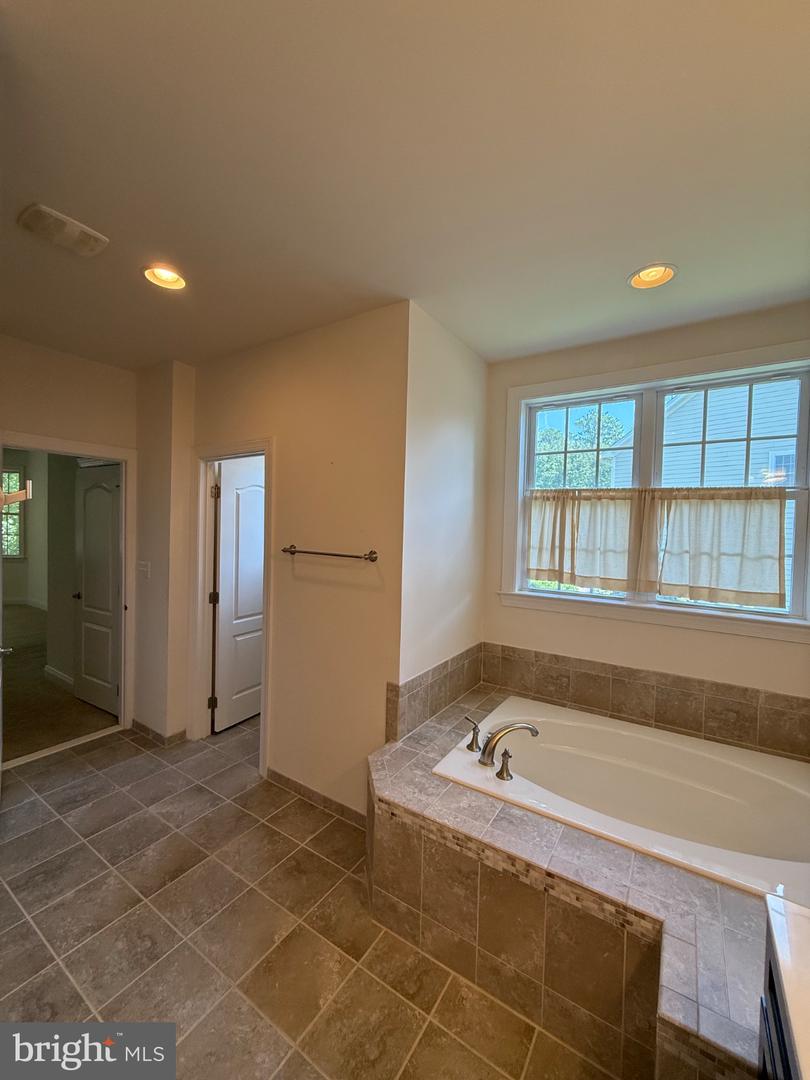 11621 Pine Hollow Ln Property Photo 17