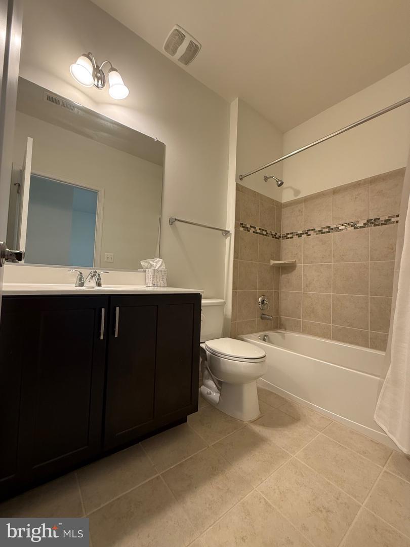 11621 Pine Hollow Ln Property Photo 34