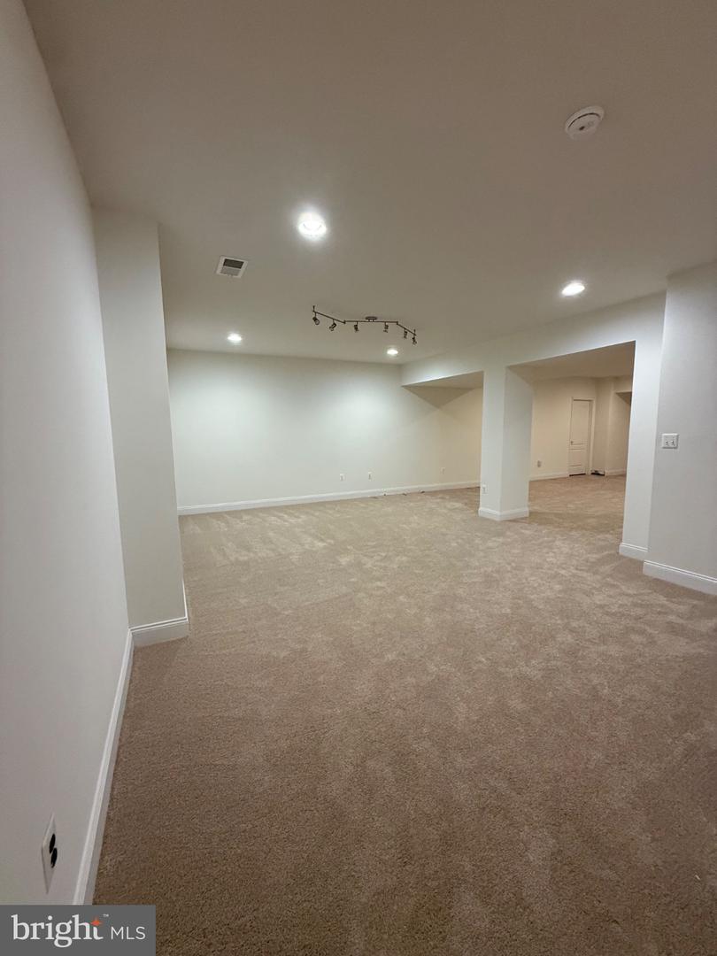 11621 Pine Hollow Ln Property Photo 35