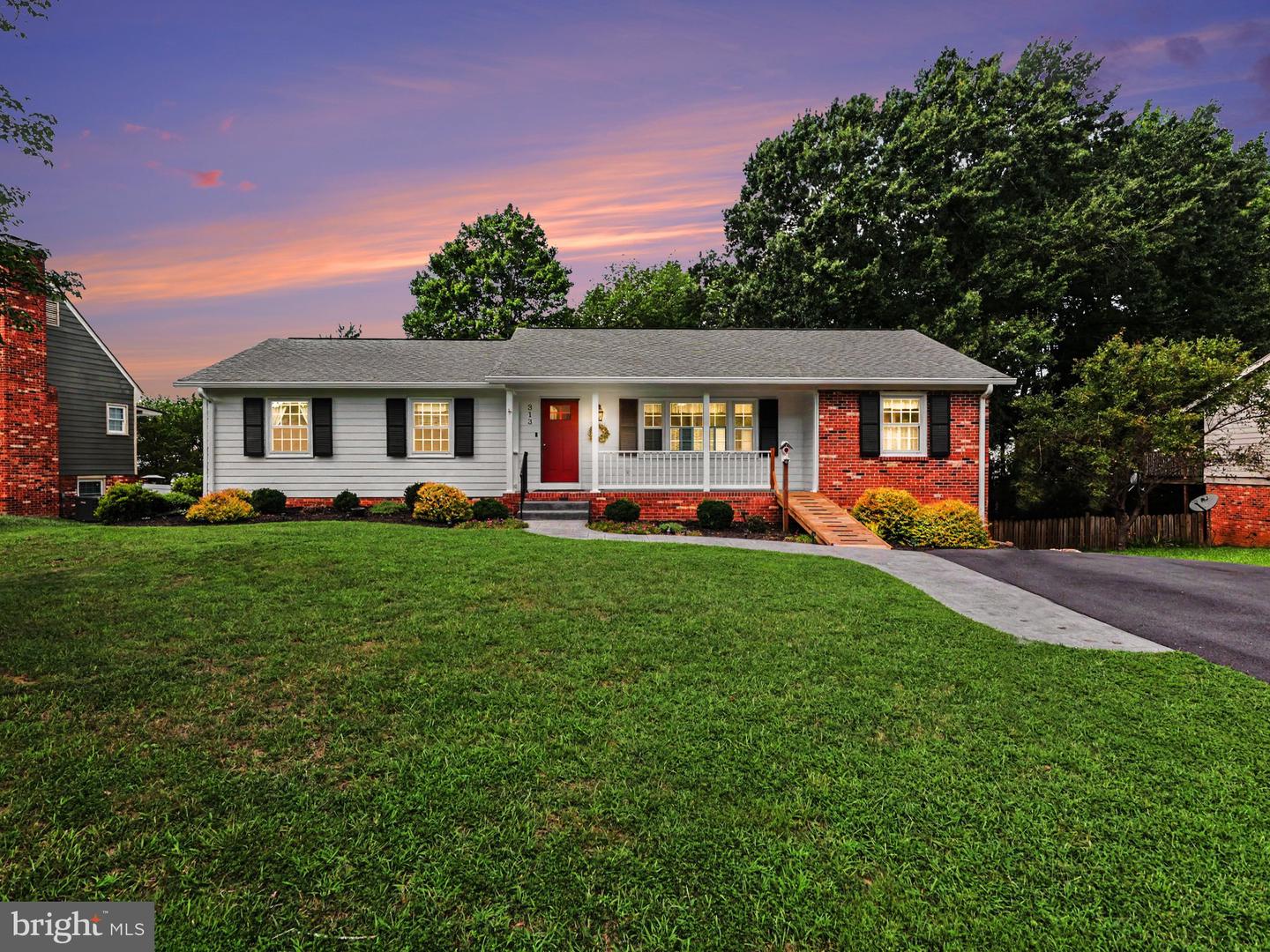 313 LAUREL AVE