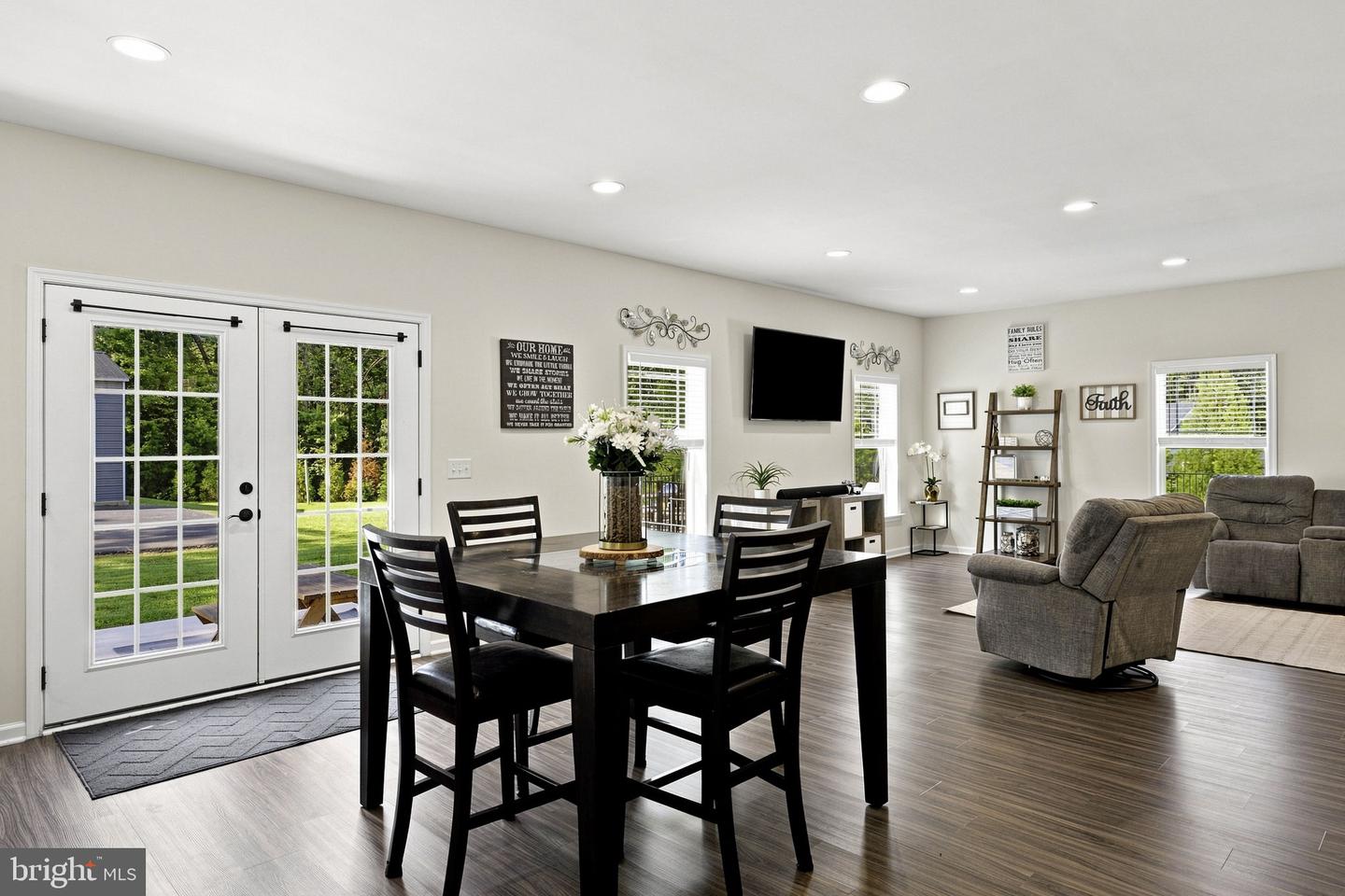 9409 Signature Way Property Photo 19