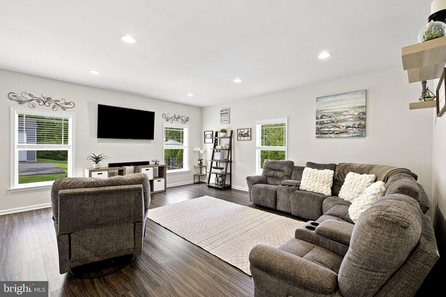 9409 Signature Way Property Photo 20