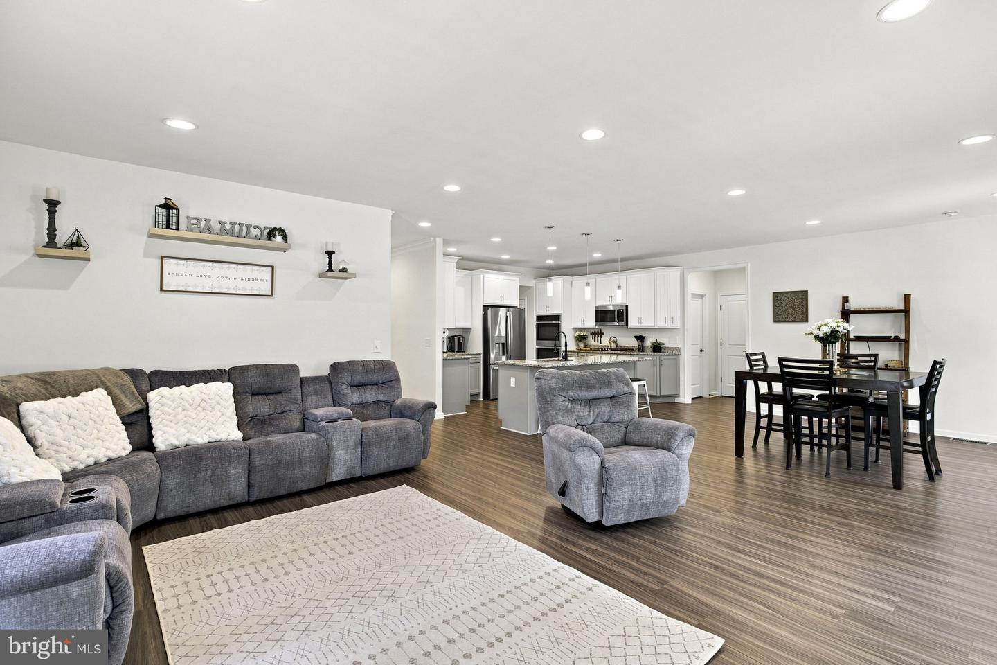9409 Signature Way Property Photo 21
