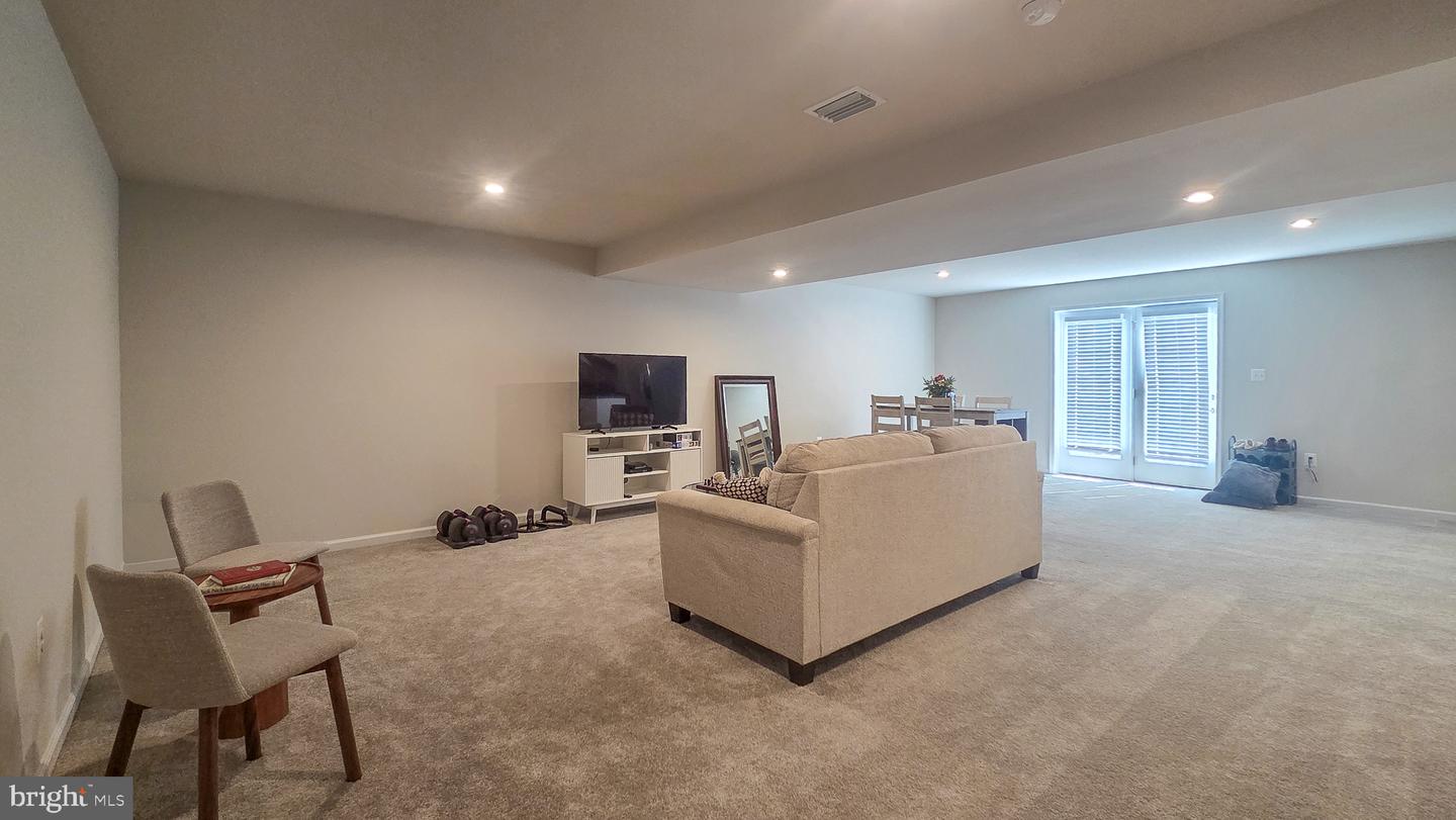 8703 Davis Ct #a Property Photo 9