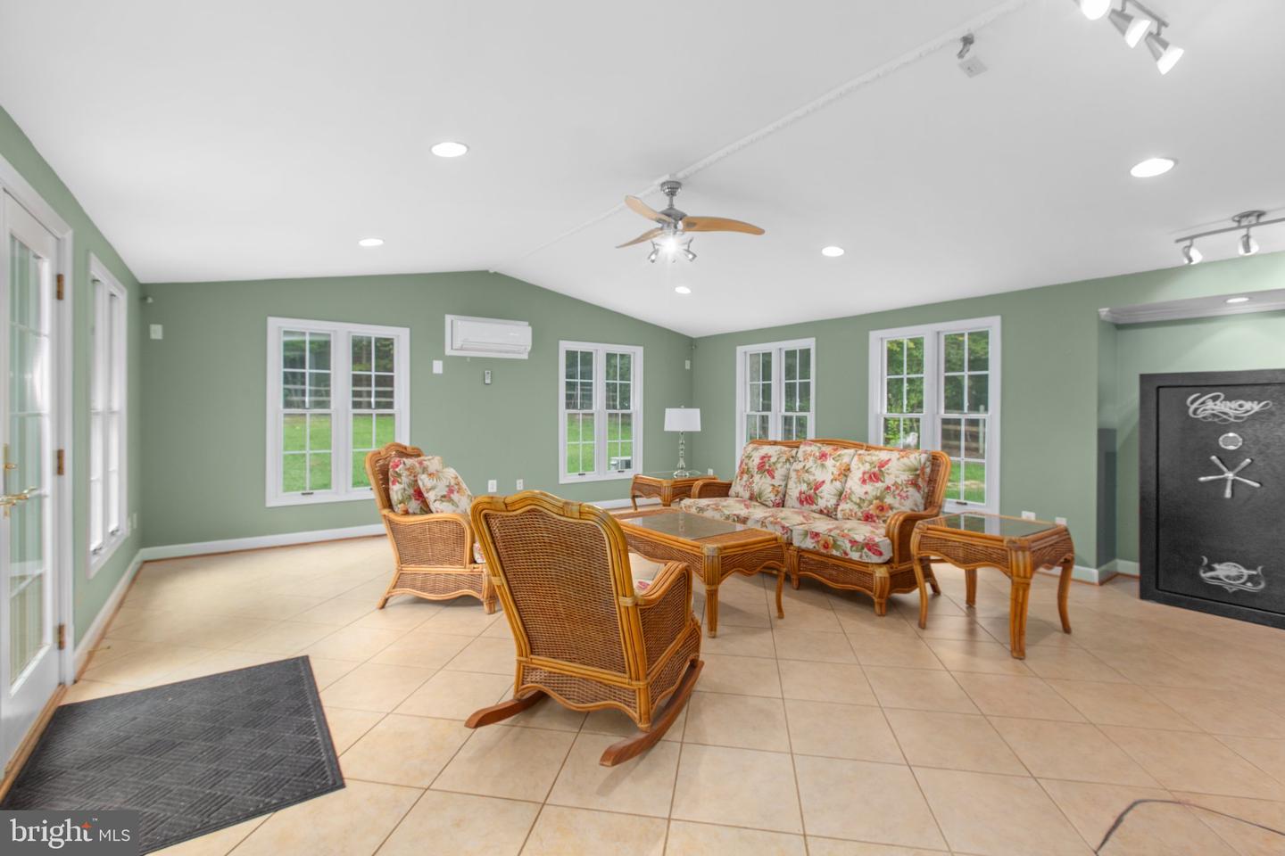 7705 River Rd Property Photo 24
