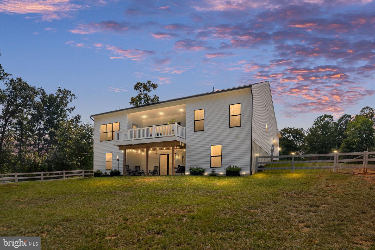 15318 Red Oak Ln Property Photo 3