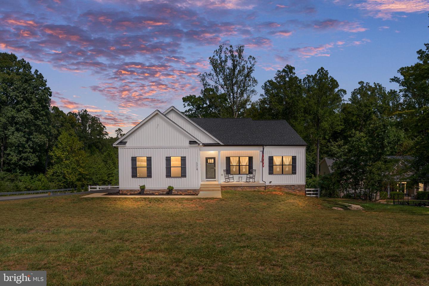 15318 Red Oak Ln Property Photo 4
